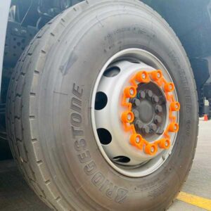 Los trabatuercas para vehículos mineros son fabricados con poliuretano.